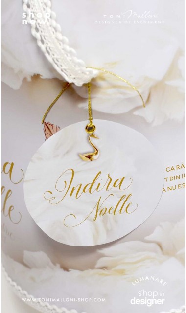 Trusou botez alb cu auriu deosebit de elegant cu lebade gold si broderie customizata Gold Swan 4